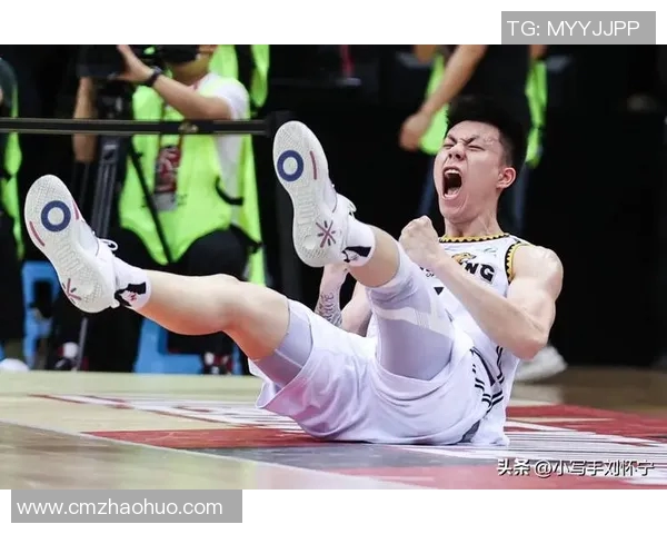 张镇麟砍下28分赵继伟达成里程碑辽宁队险胜上海实现双杀